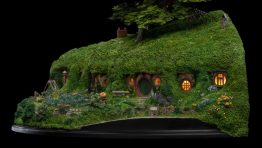 New Weta Workshop LOTR Bag End Sculpture Radiates Cozy Magic